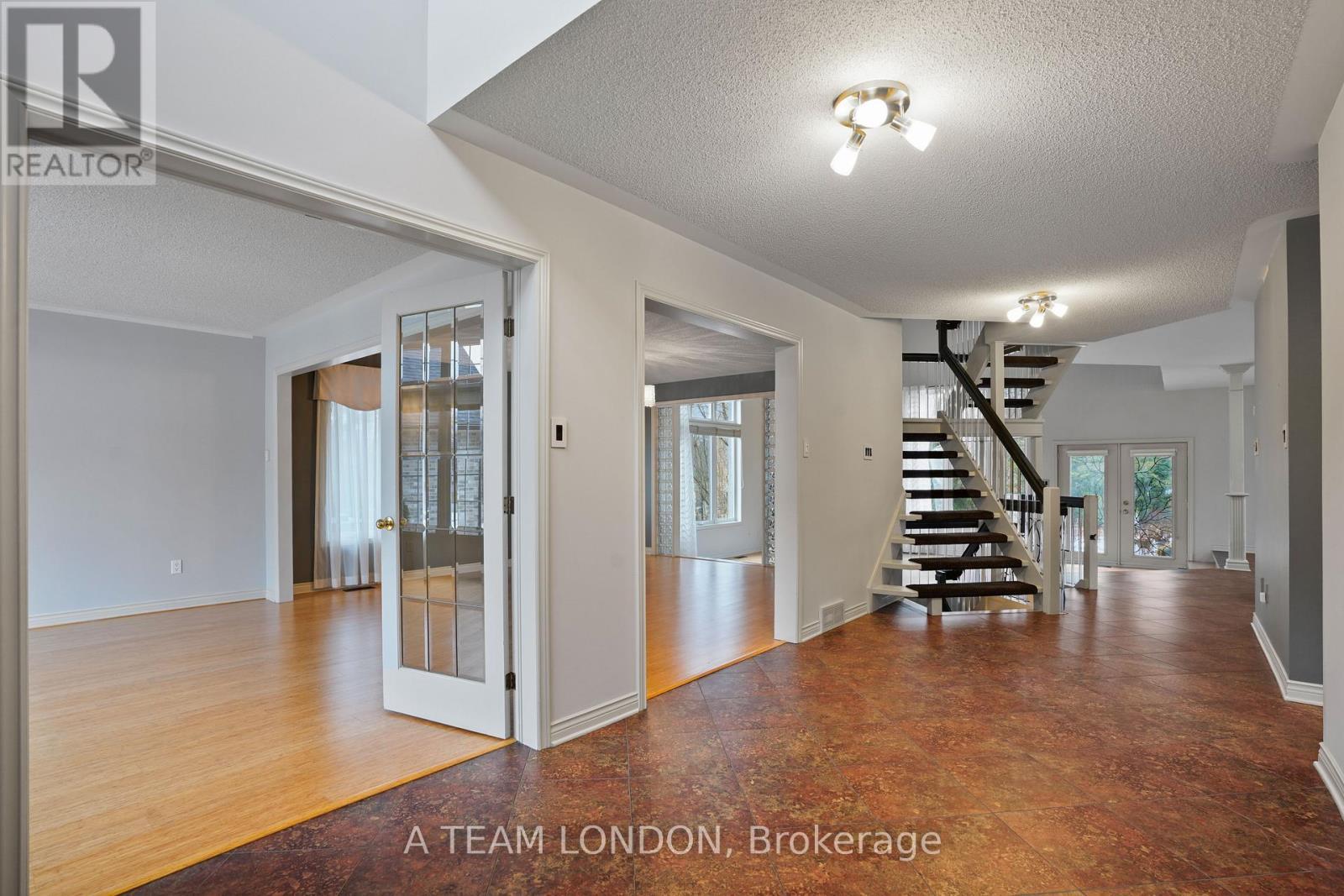 15 Bayside Court, London East (East D), ON - Indoor Photo Showing Other Room