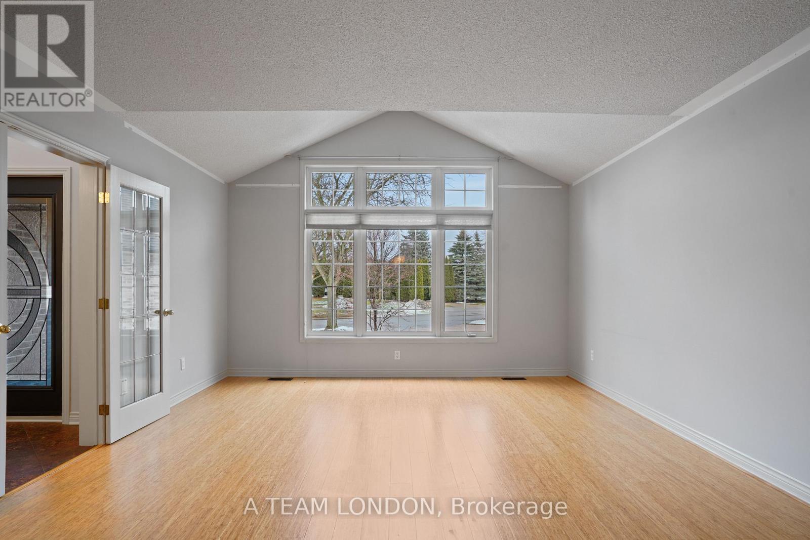 15 Bayside Court, London East (East D), ON - Indoor Photo Showing Other Room