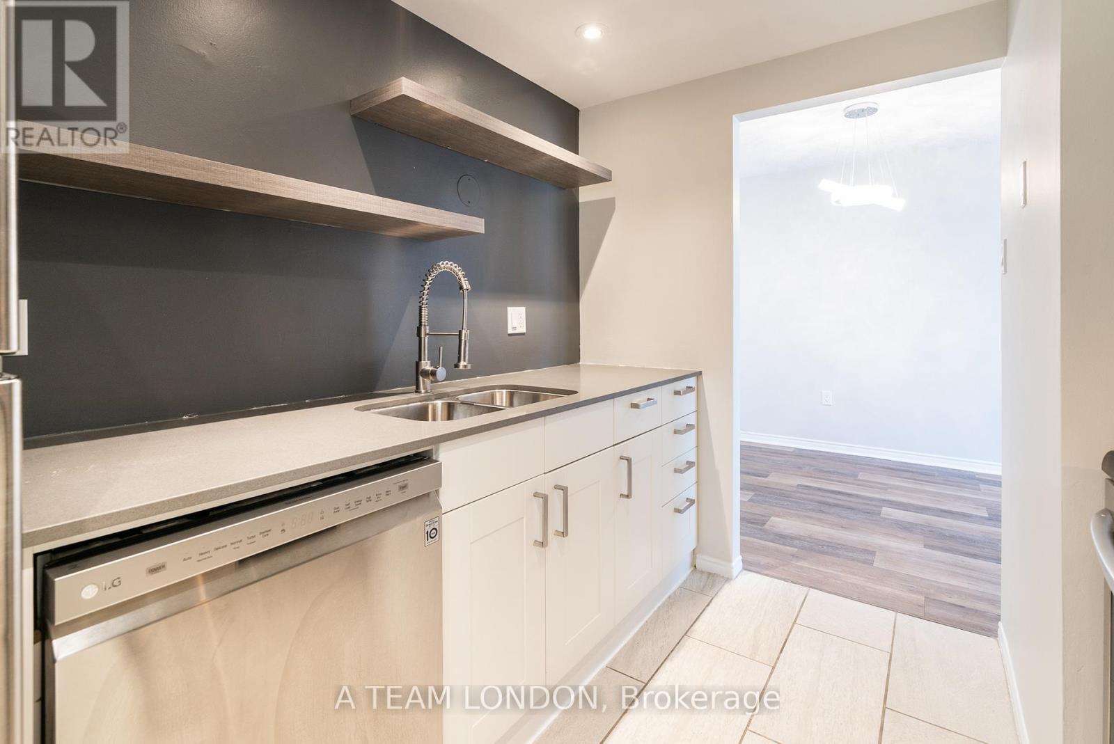 503 - 155 Kent Street, London East (East F), ON - Indoor Photo Showing Kitchen With Double Sink