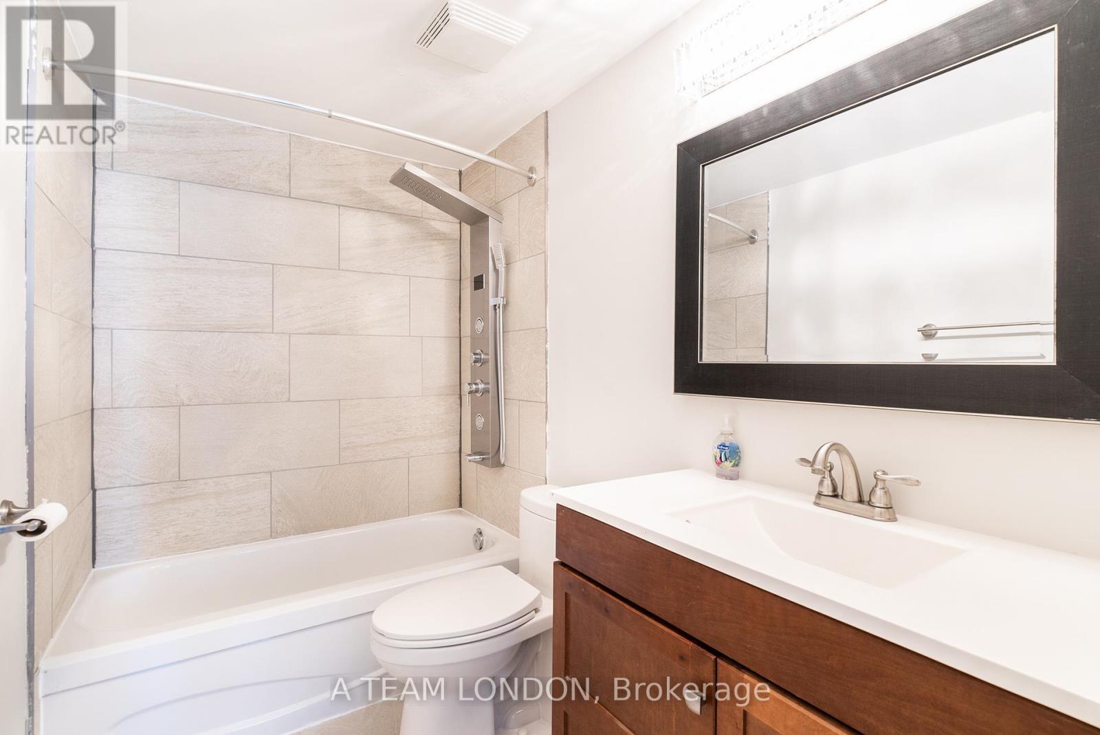 503 - 155 Kent Street, London East (East F), ON - Indoor Photo Showing Bathroom