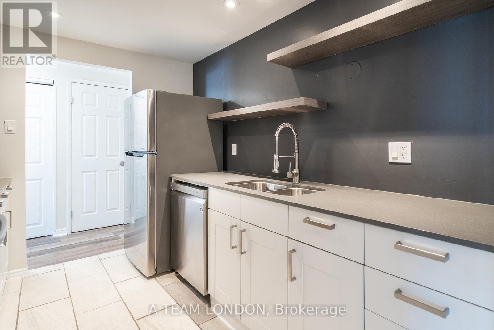 503 - 155 Kent Street, London East (East F), ON - Indoor Photo Showing Kitchen With Double Sink