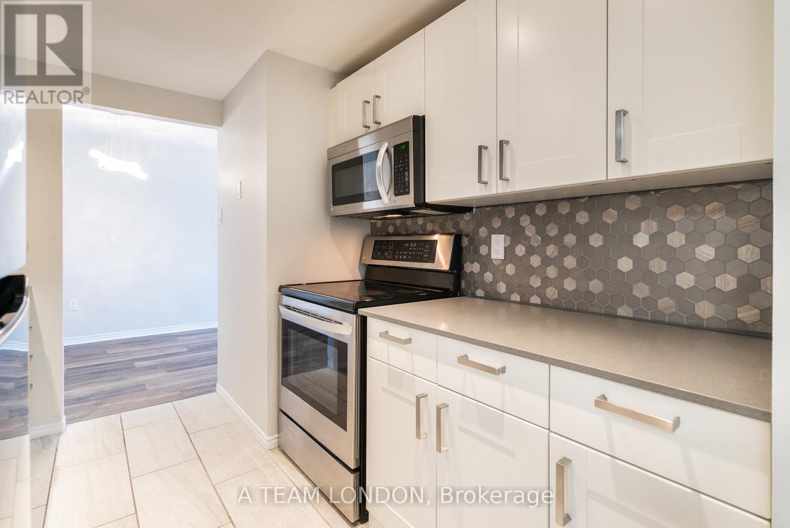503 - 155 Kent Street, London East (East F), ON - Indoor Photo Showing Kitchen