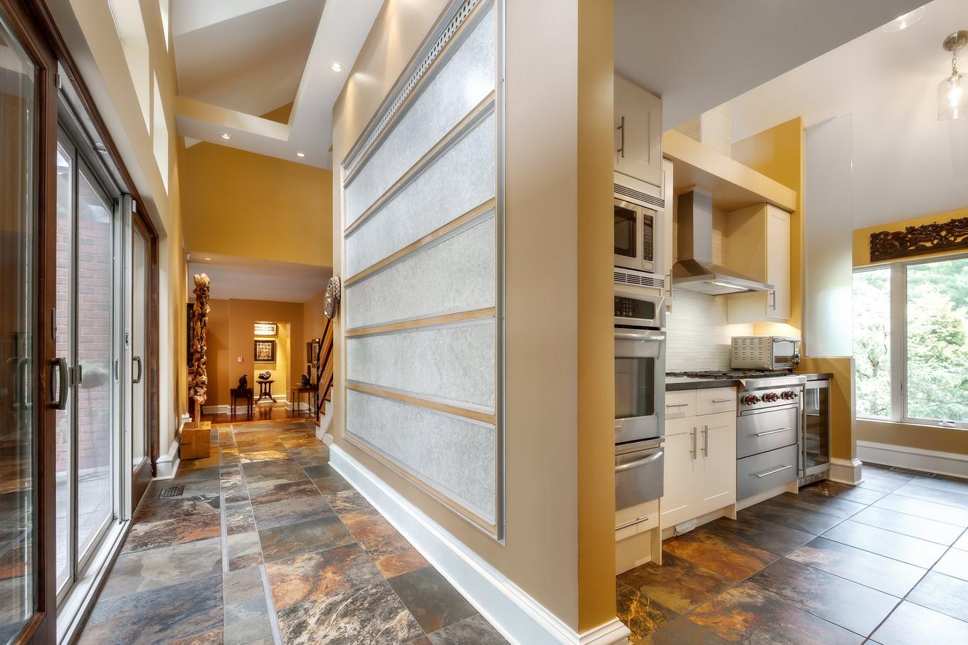 Hall d'entrée/Vestibule - 19 Rue Raffles, Hudson, QC - Indoor Photo Showing Other Room