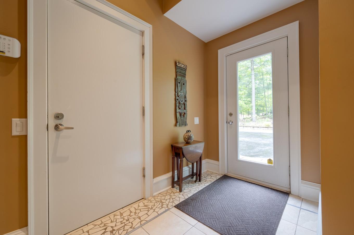 Entrée extérieure - 19 Rue Raffles, Hudson, QC - Indoor Photo Showing Other Room