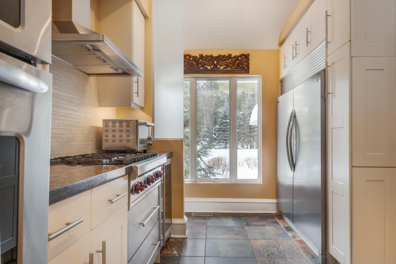 Cuisine - 19 Rue Raffles, Hudson, QC - Indoor Photo Showing Kitchen