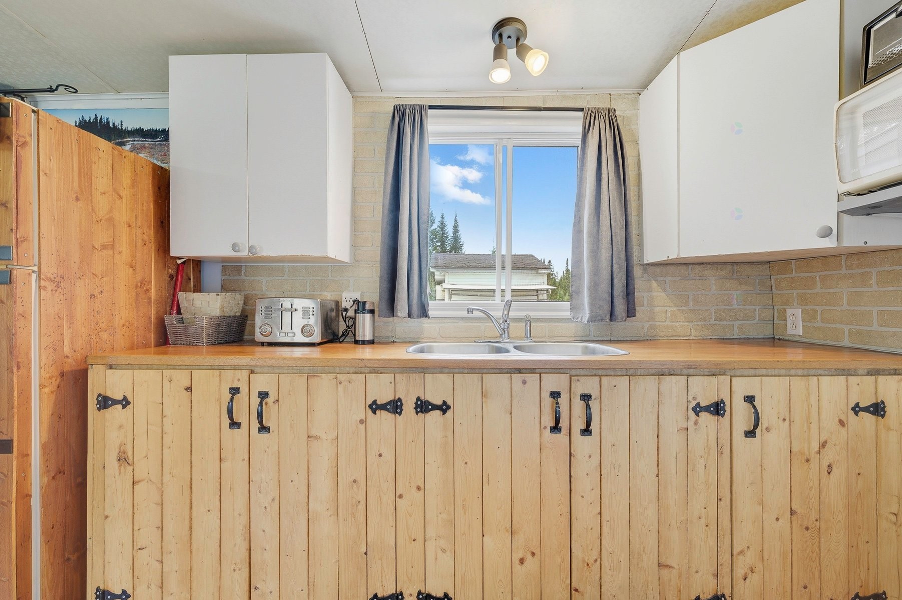 Cuisine - 198 Ch. De La Source, Lantier, QC - Indoor Photo Showing Kitchen With Double Sink
