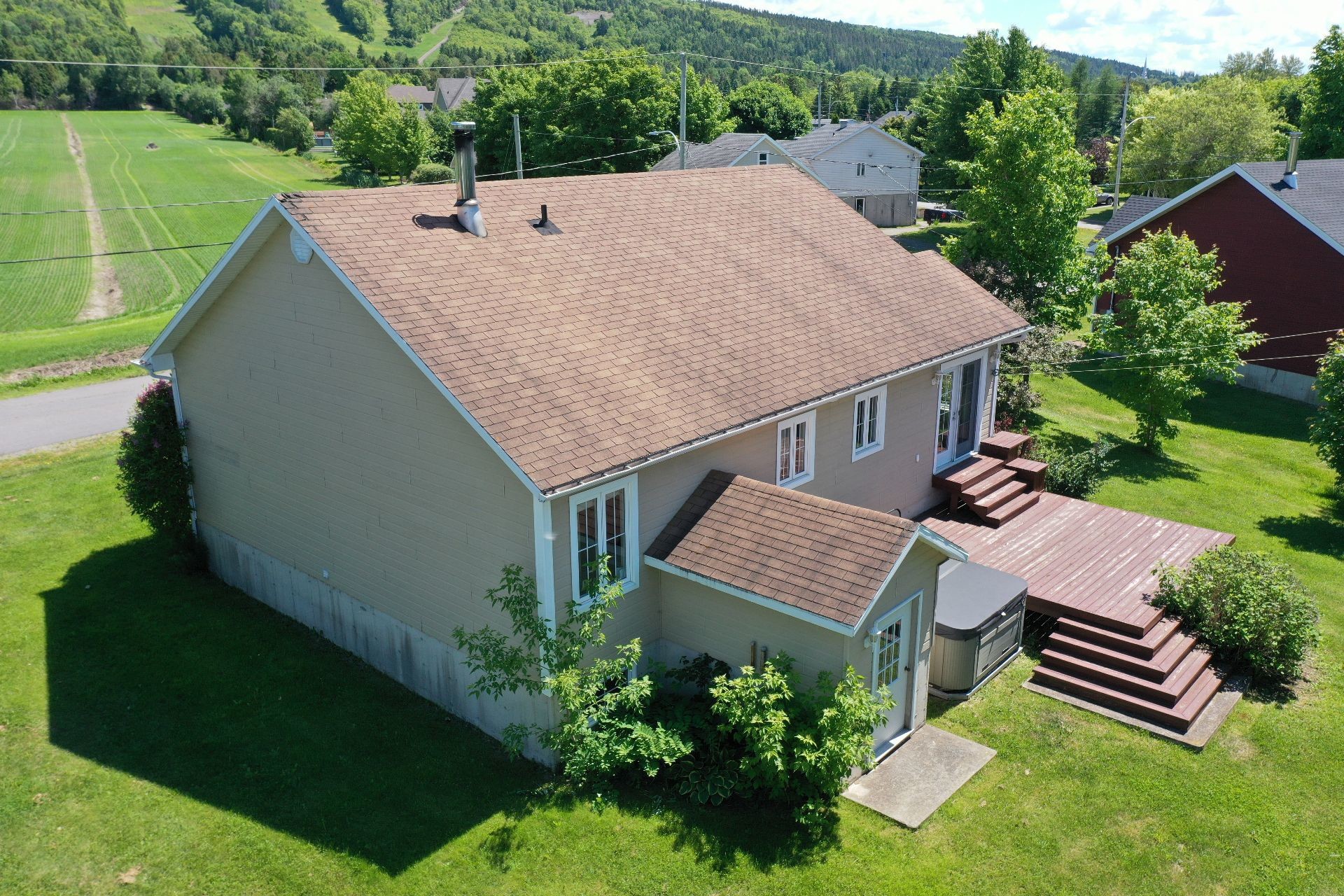 Back of Structure - 15 Rue Garneau, Saint-Pacôme, QC - Outdoor