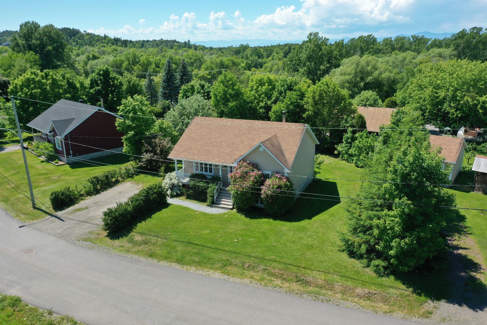 Front of Structure - 15 Rue Garneau, Saint-Pacôme, QC - Outdoor With View