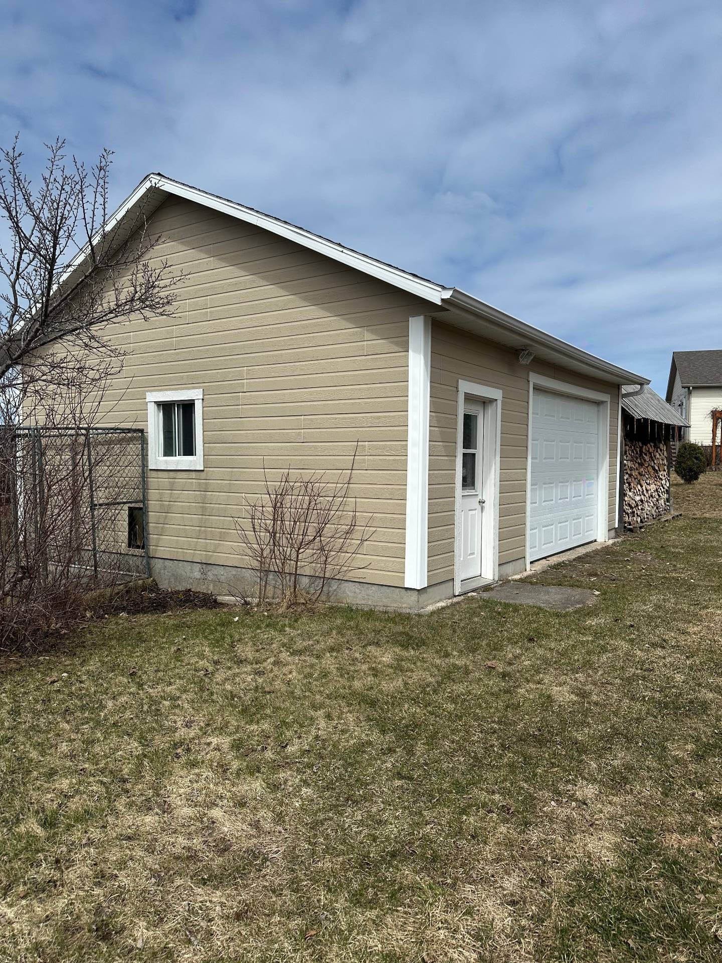Garage - 15 Rue Garneau, Saint-Pacôme, QC - Outdoor With Exterior