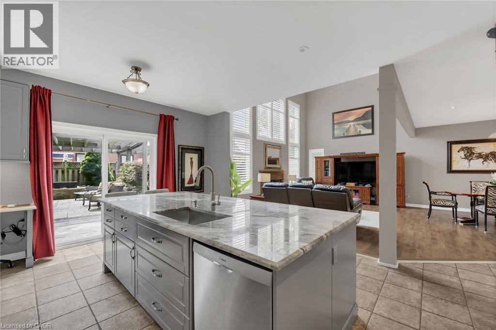 4 Moonstone Court, Hamilton, ON - Indoor Photo Showing Kitchen With Upgraded Kitchen