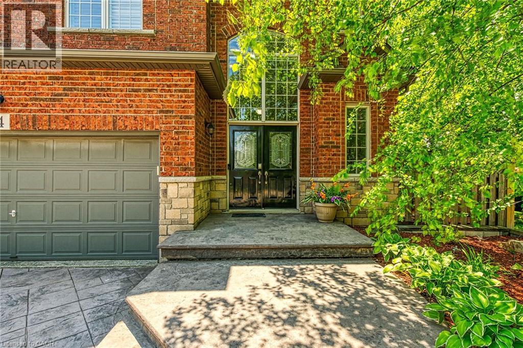 4 Moonstone Court, Hamilton, ON - Outdoor