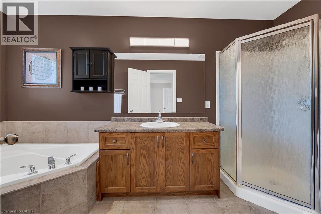 4 Moonstone Court, Hamilton, ON - Indoor Photo Showing Bathroom