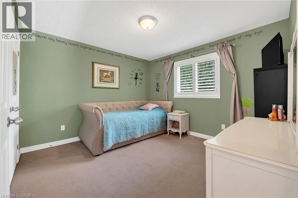 4 Moonstone Court, Hamilton, ON - Indoor Photo Showing Bedroom