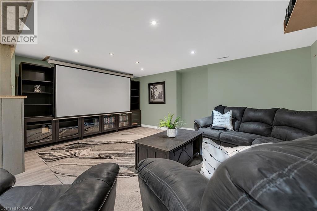 4 Moonstone Court, Hamilton, ON - Indoor Photo Showing Living Room