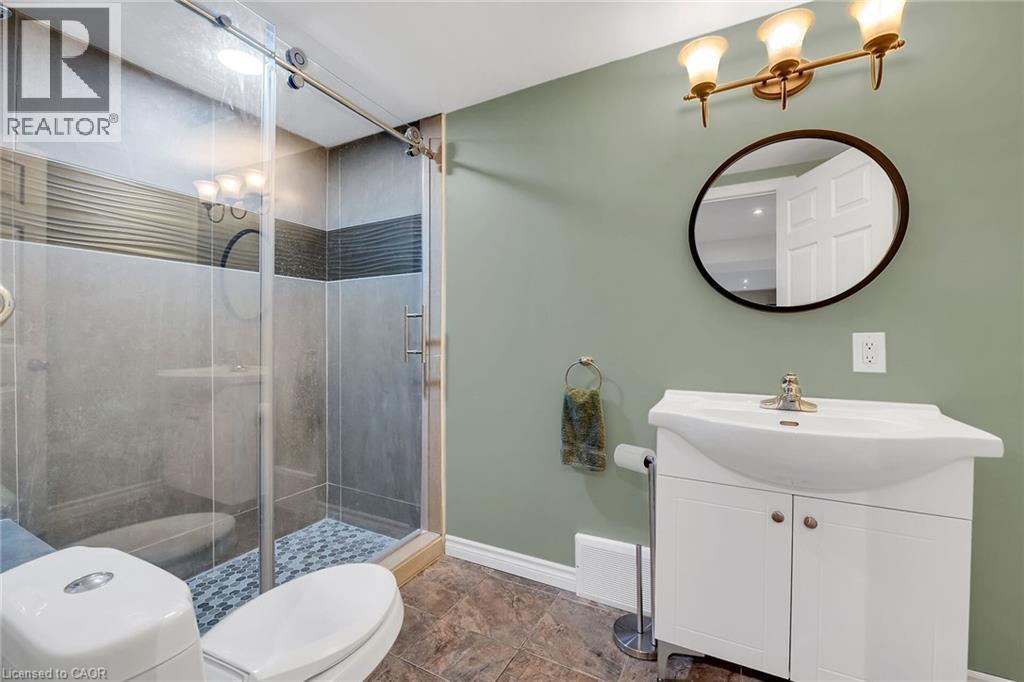 4 Moonstone Court, Hamilton, ON - Indoor Photo Showing Bathroom