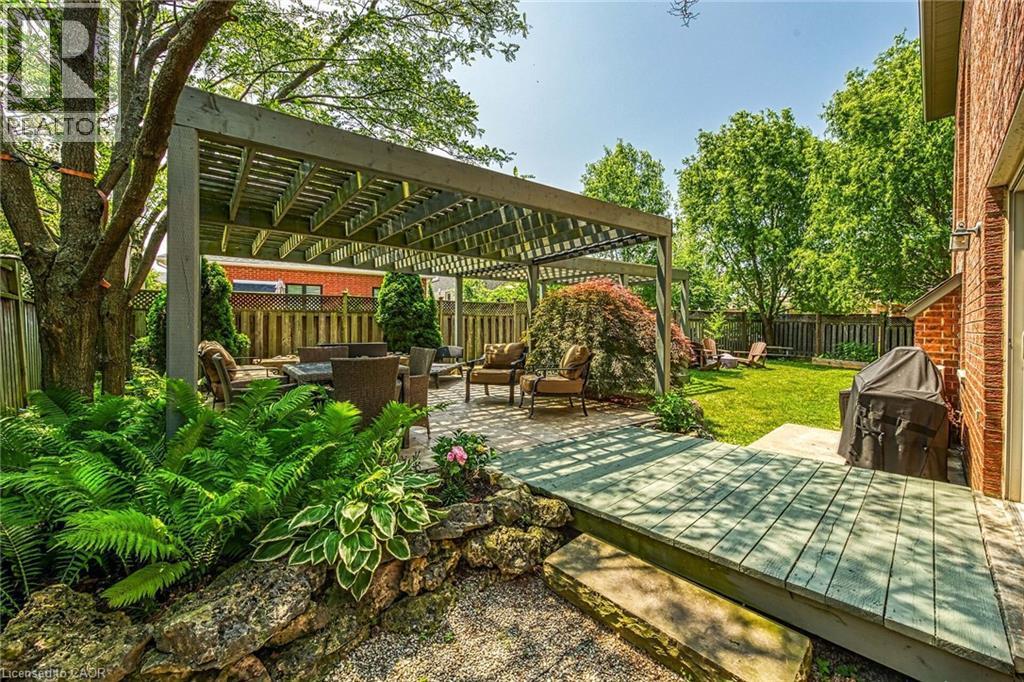 4 Moonstone Court, Hamilton, ON - Outdoor