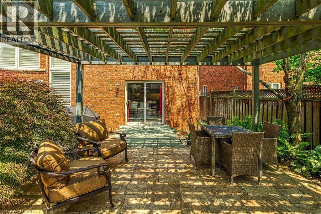 4 Moonstone Court, Hamilton, ON - Outdoor