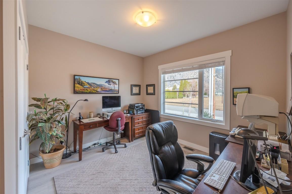 389 10Th Avenue, Keremeos, BC - Indoor Photo Showing Office
