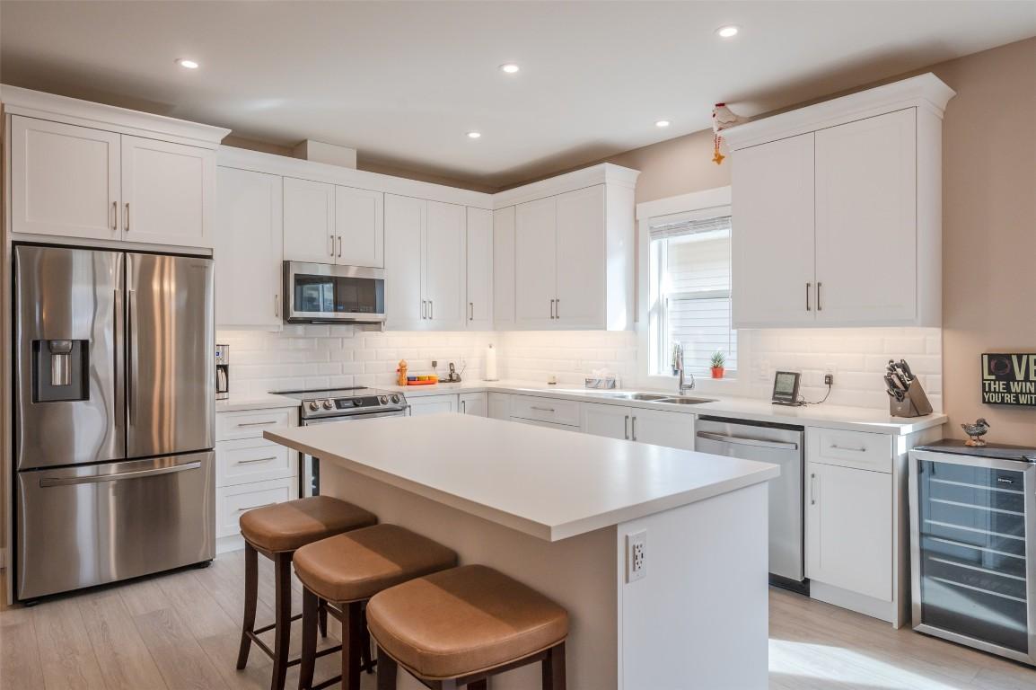 389 10Th Avenue, Keremeos, BC - Indoor Photo Showing Kitchen