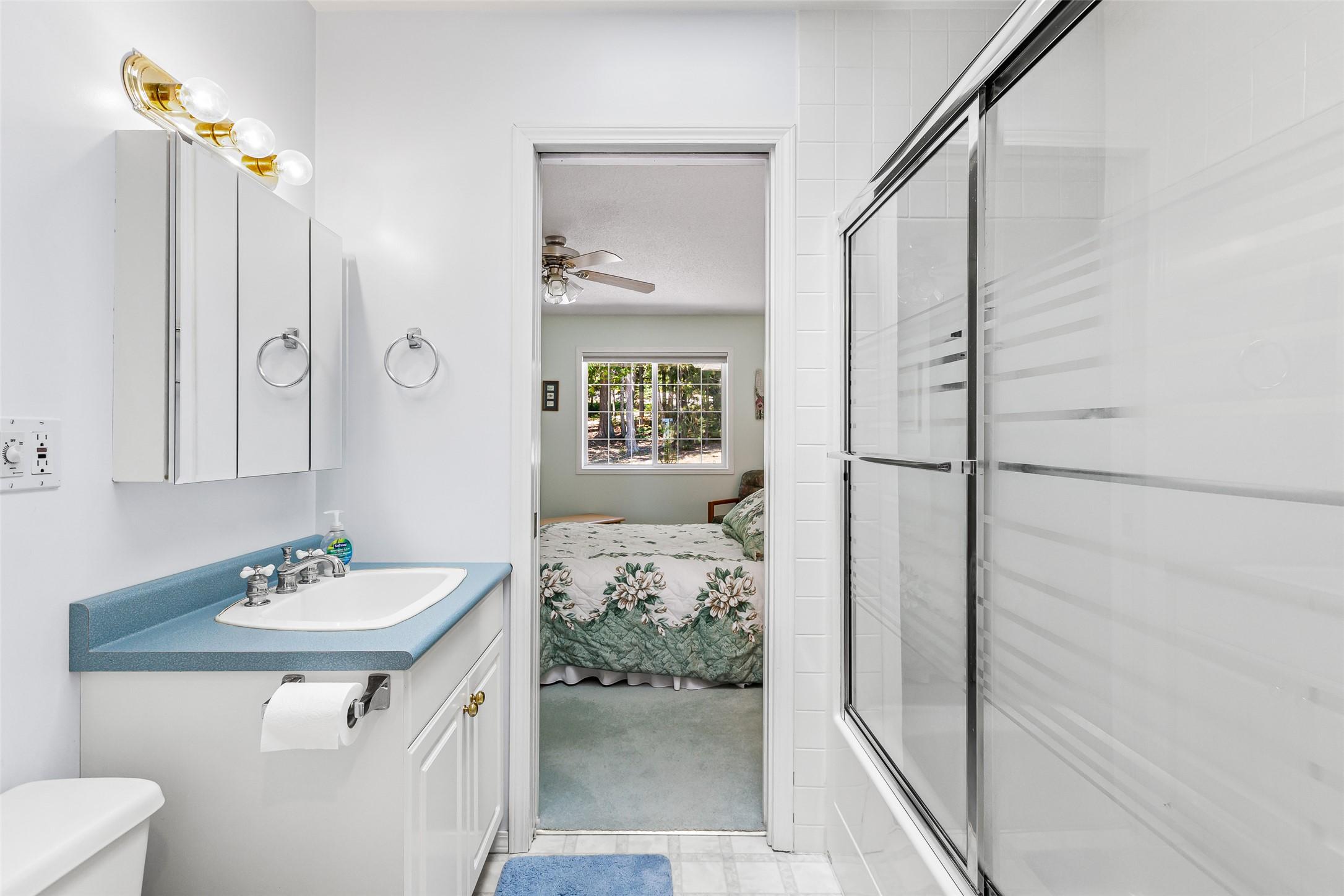 1548 Teetzel Road, Creston, BC - Indoor Photo Showing Bathroom