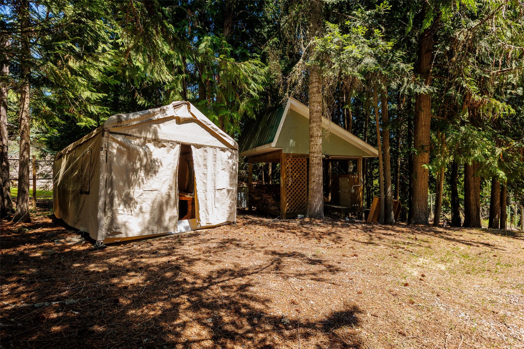 1548 Teetzel Road, Creston, BC - Outdoor
