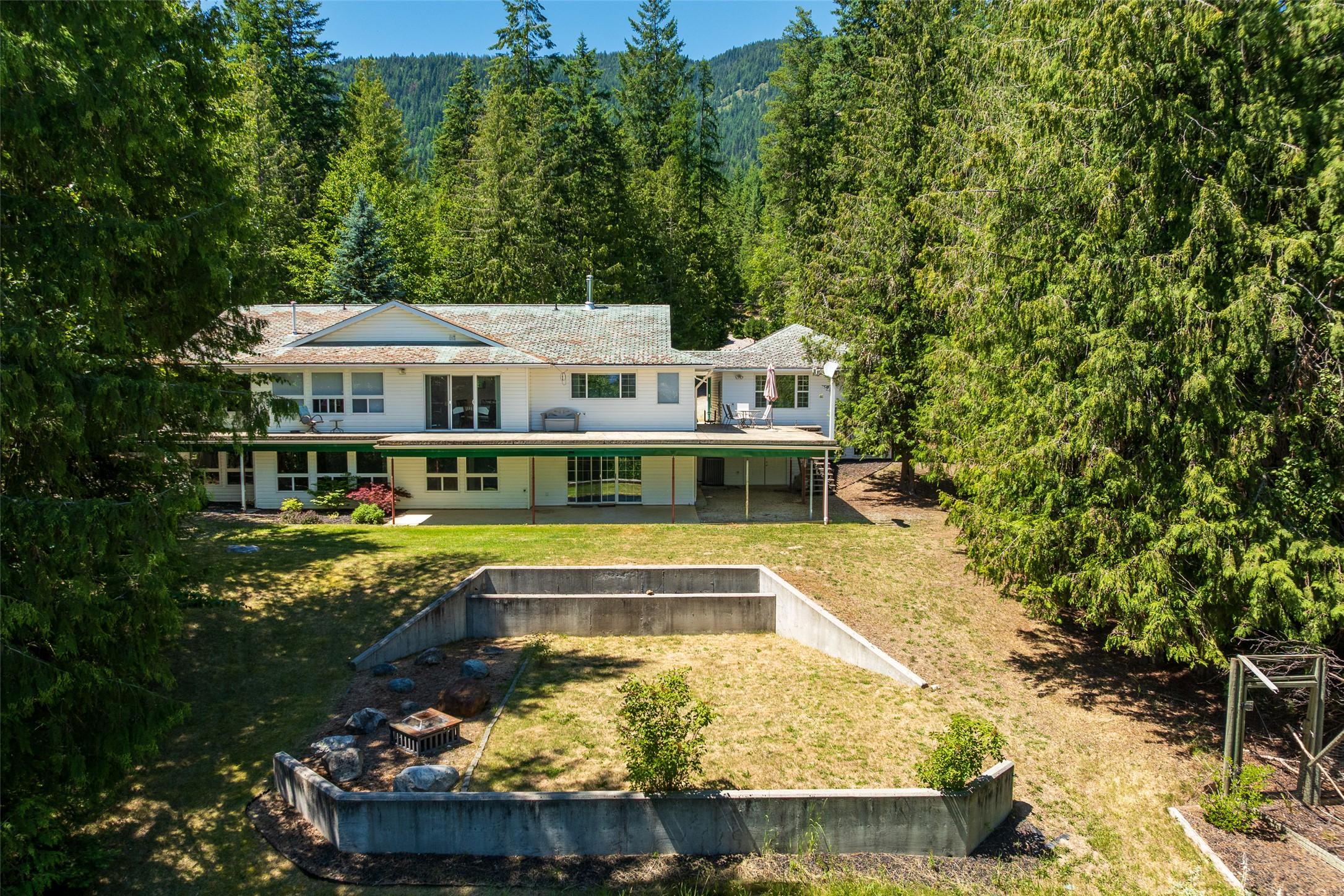 1548 Teetzel Road, Creston, BC - Outdoor