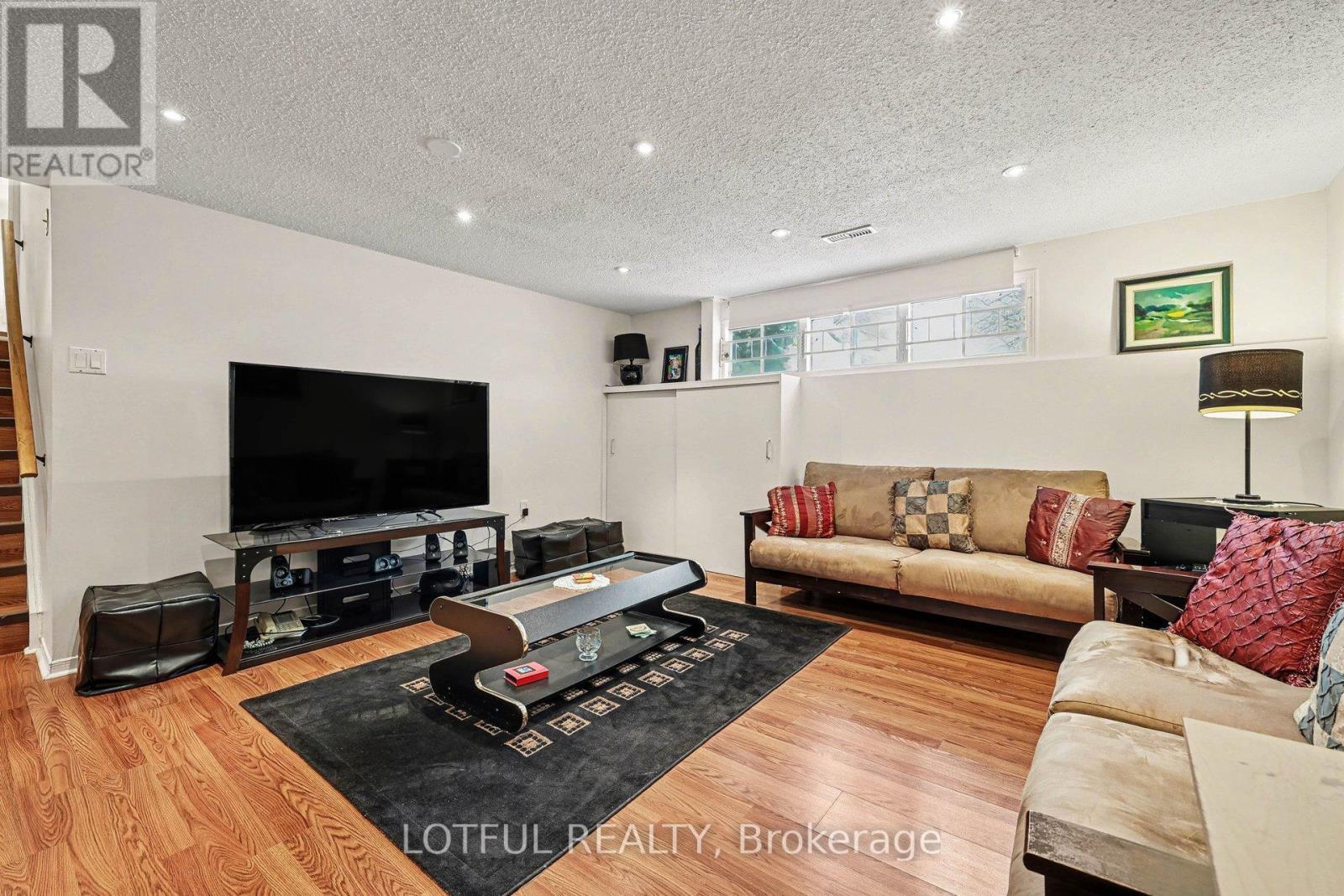 41 Pattermead Crescent, Ottawa, ON - Indoor Photo Showing Living Room