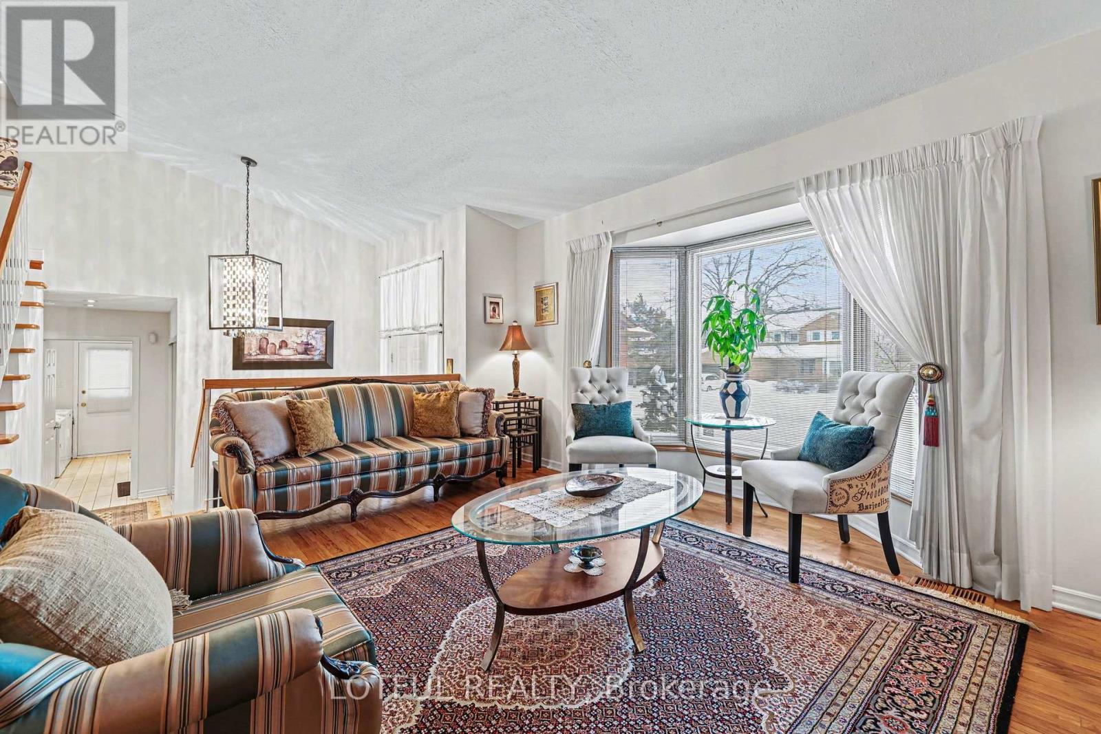 41 Pattermead Crescent, Ottawa, ON - Indoor Photo Showing Living Room