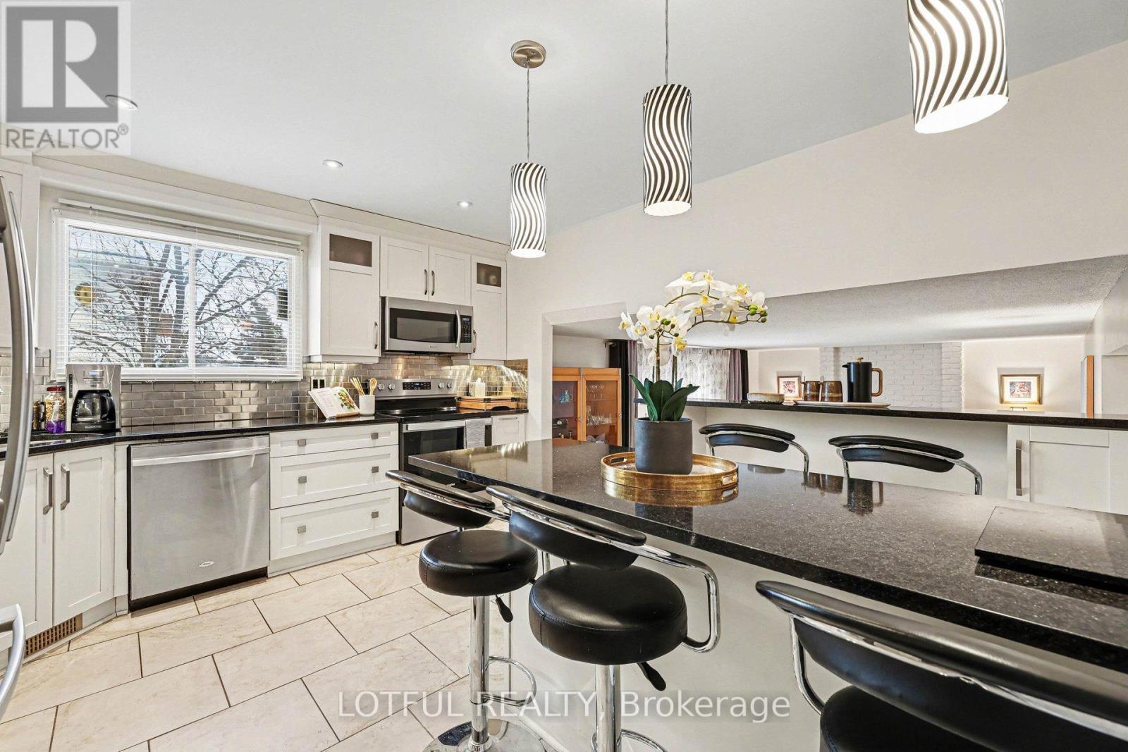 41 Pattermead Crescent, Ottawa, ON - Indoor Photo Showing Kitchen With Stainless Steel Kitchen With Upgraded Kitchen