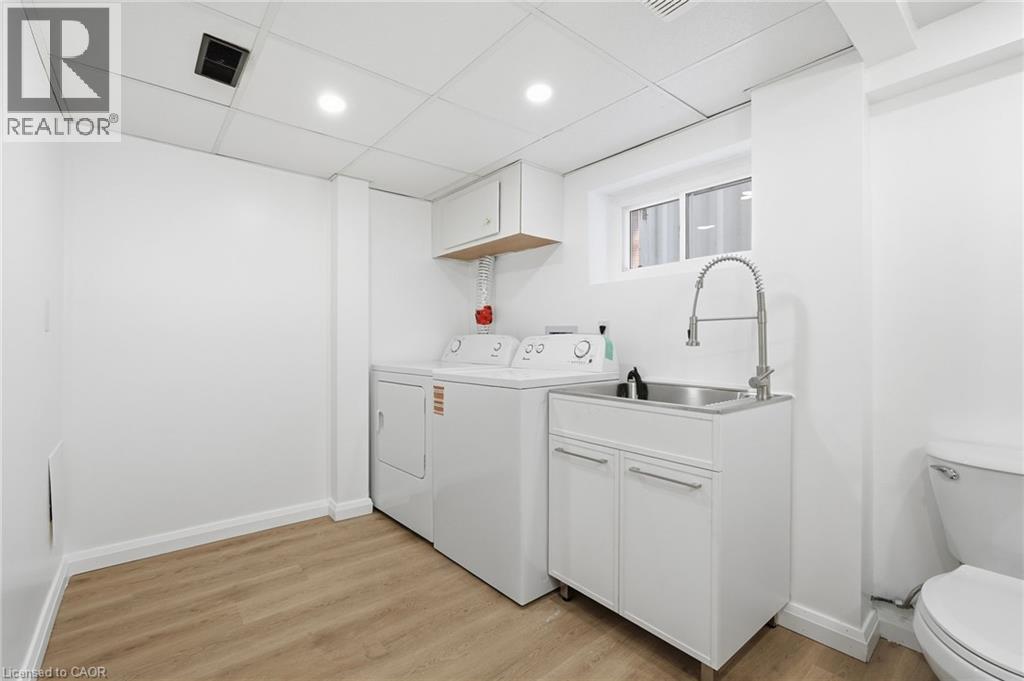15 East 41St Street, Hamilton, ON - Indoor Photo Showing Laundry Room