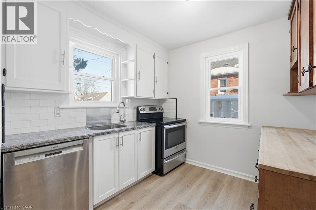 15 East 41St Street, Hamilton, ON - Indoor Photo Showing Kitchen