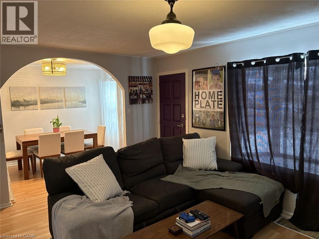 42 Avenue Road, Cambridge, ON - Indoor Photo Showing Living Room