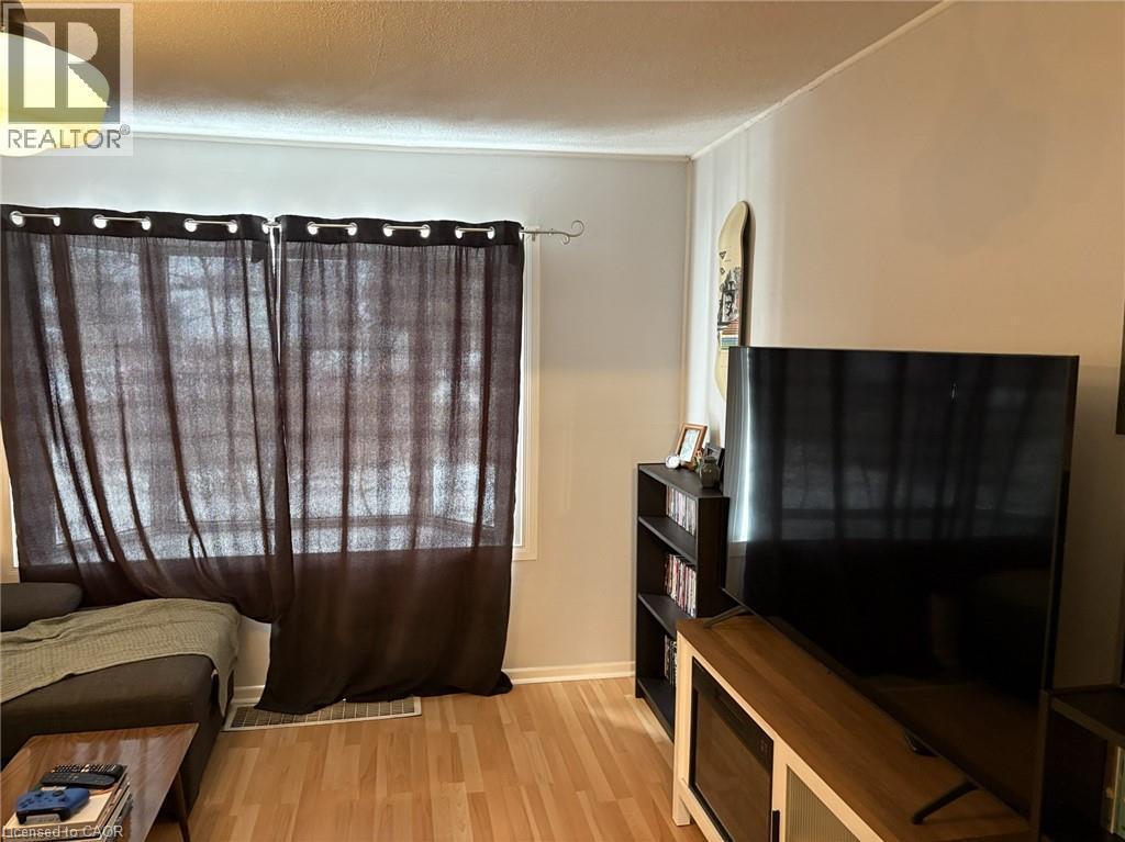 42 Avenue Road, Cambridge, ON - Indoor Photo Showing Other Room