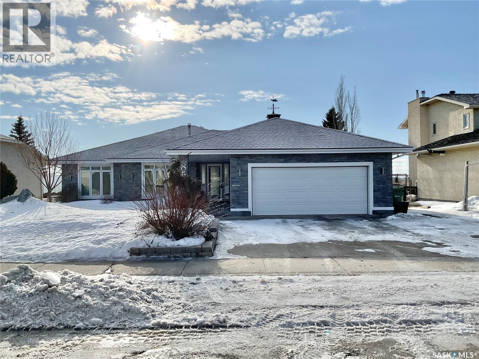 8507 Kestral Drive, Regina, SK - Outdoor
