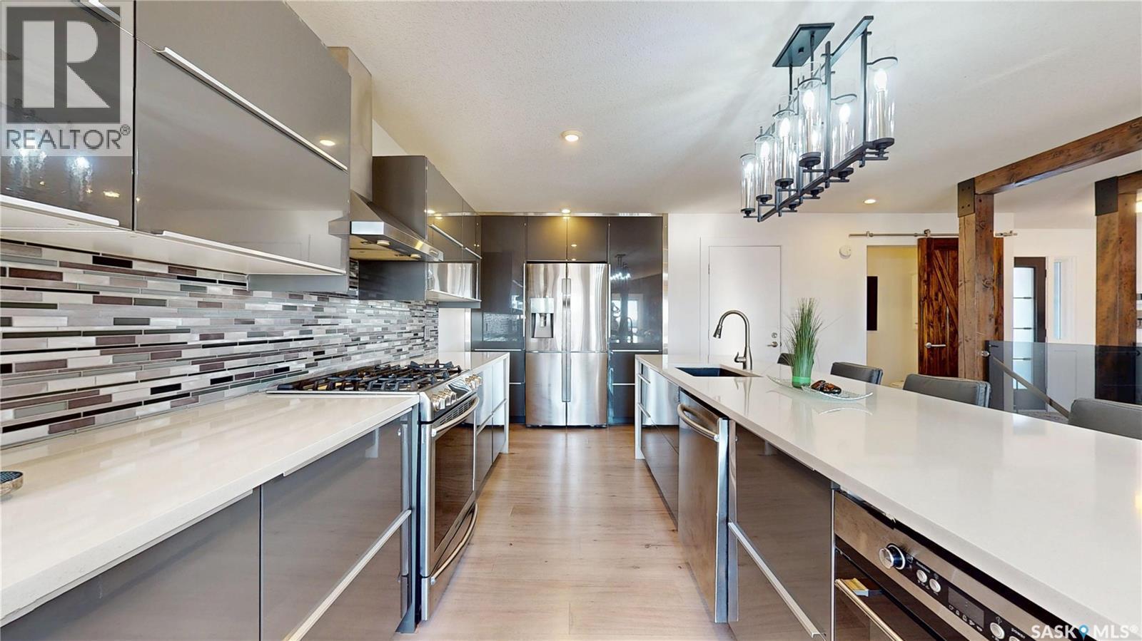 8507 Kestral Drive, Regina, SK - Indoor Photo Showing Kitchen With Upgraded Kitchen