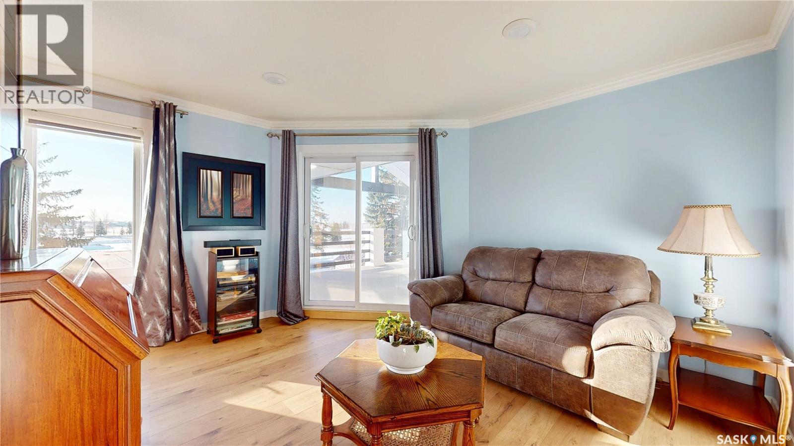 8507 Kestral Drive, Regina, SK - Indoor Photo Showing Living Room