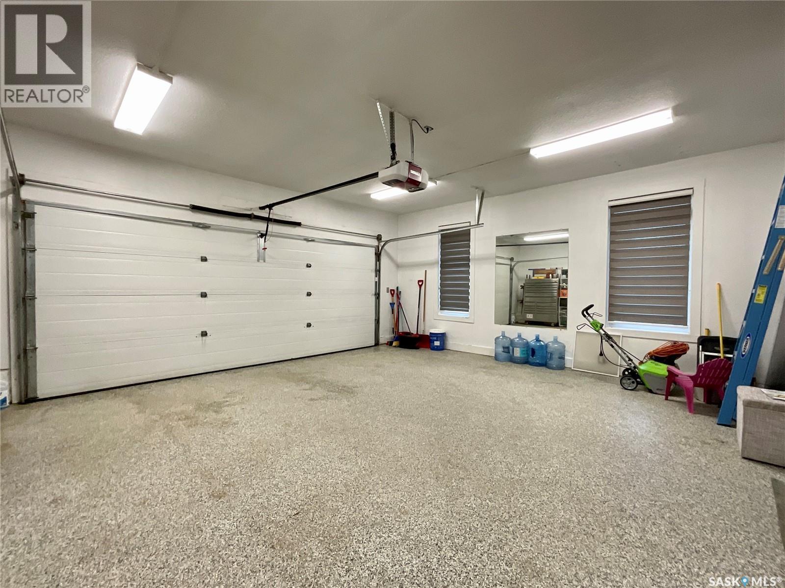 8507 Kestral Drive, Regina, SK - Indoor Photo Showing Garage