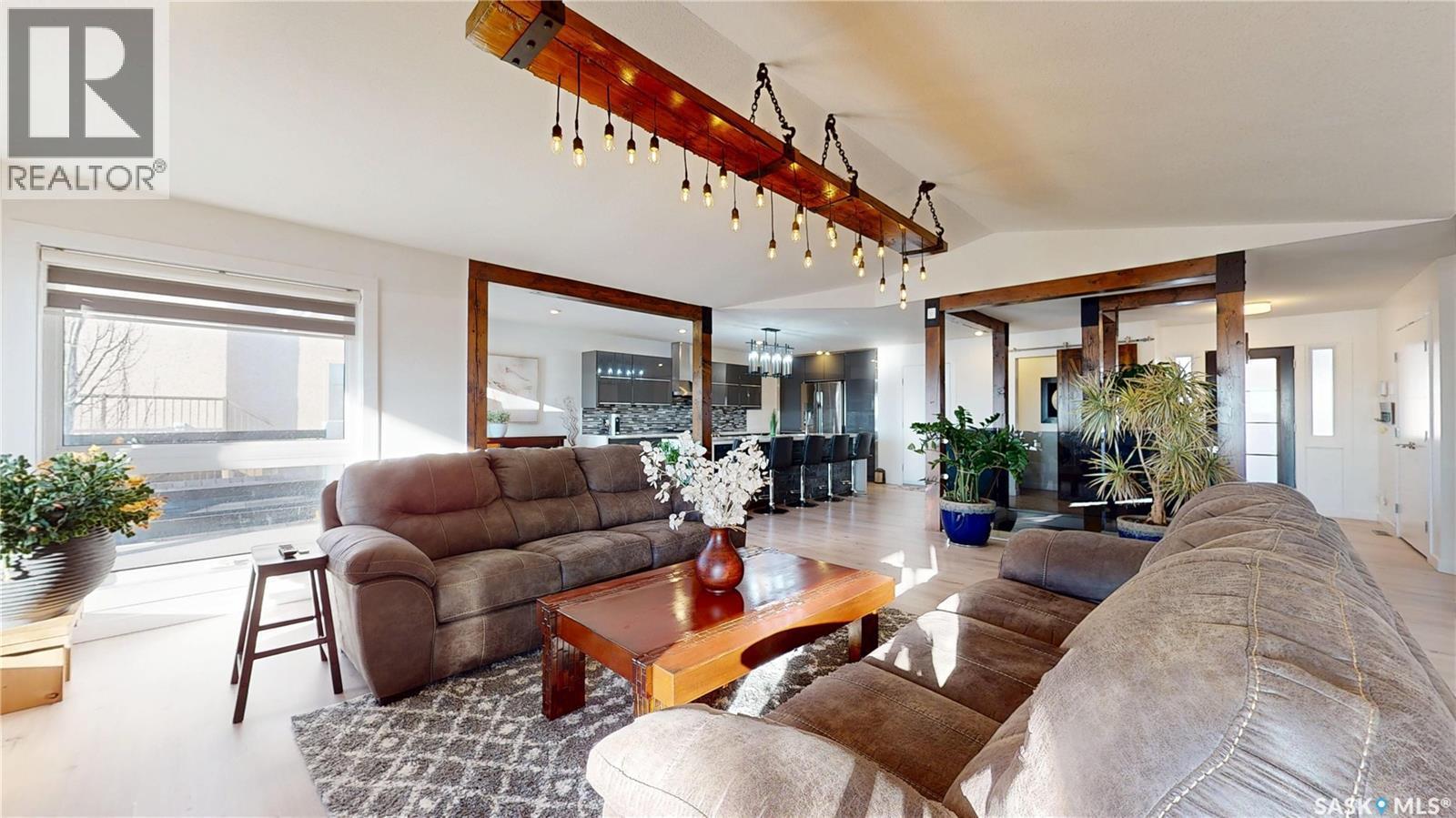 8507 Kestral Drive, Regina, SK - Indoor Photo Showing Living Room