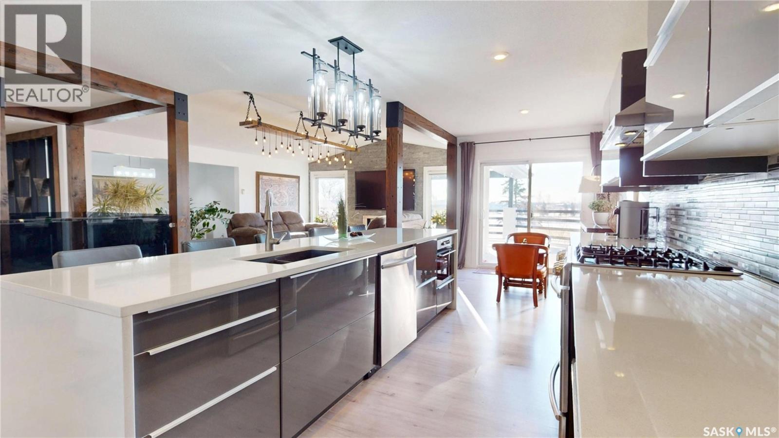 8507 Kestral Drive, Regina, SK - Indoor Photo Showing Kitchen With Upgraded Kitchen