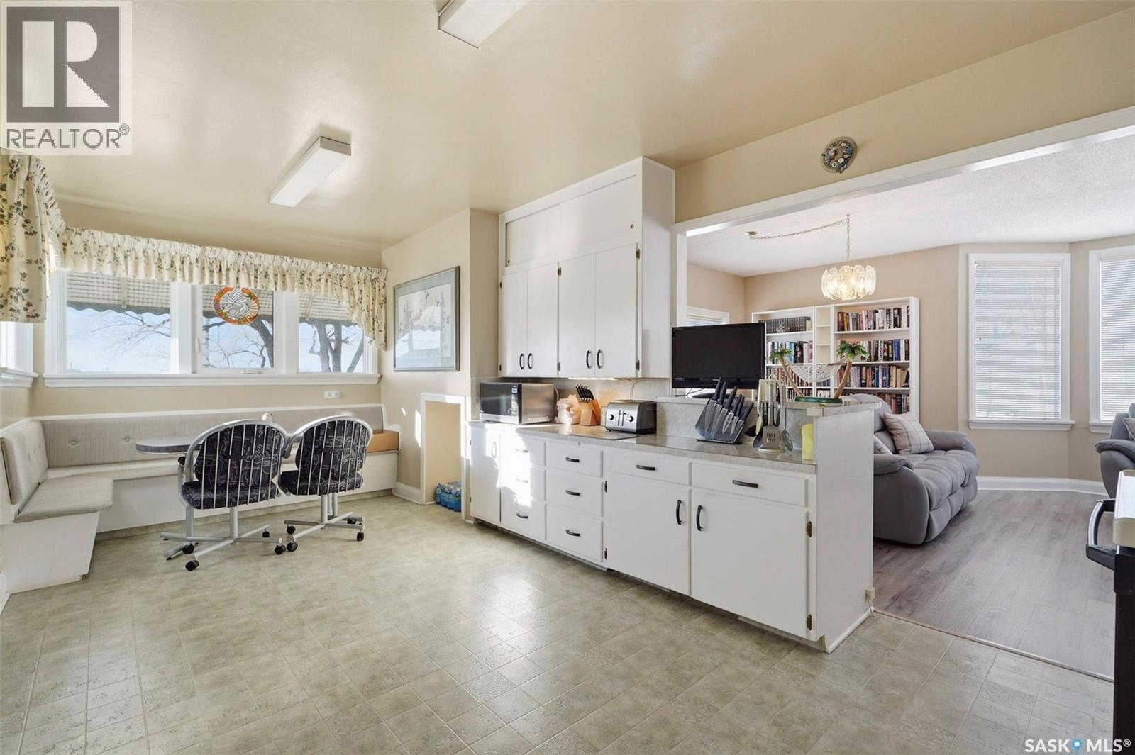 208 2Nd Avenue E, Nokomis, SK - Indoor