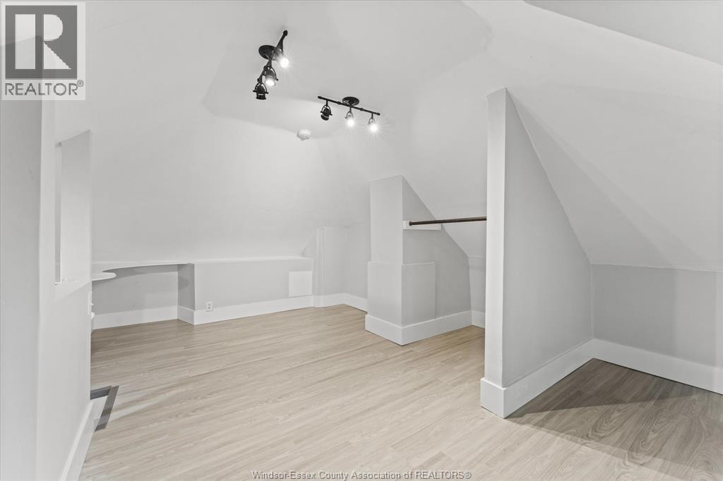 371 Curry, Windsor, ON - Indoor