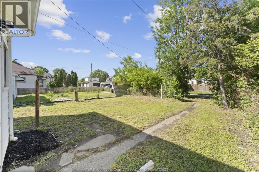 371 Curry, Windsor, ON - Outdoor