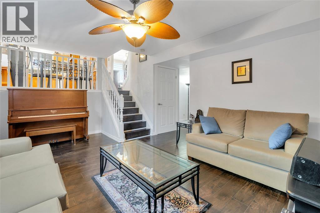 2665 Robert, Windsor, ON - Indoor Photo Showing Living Room