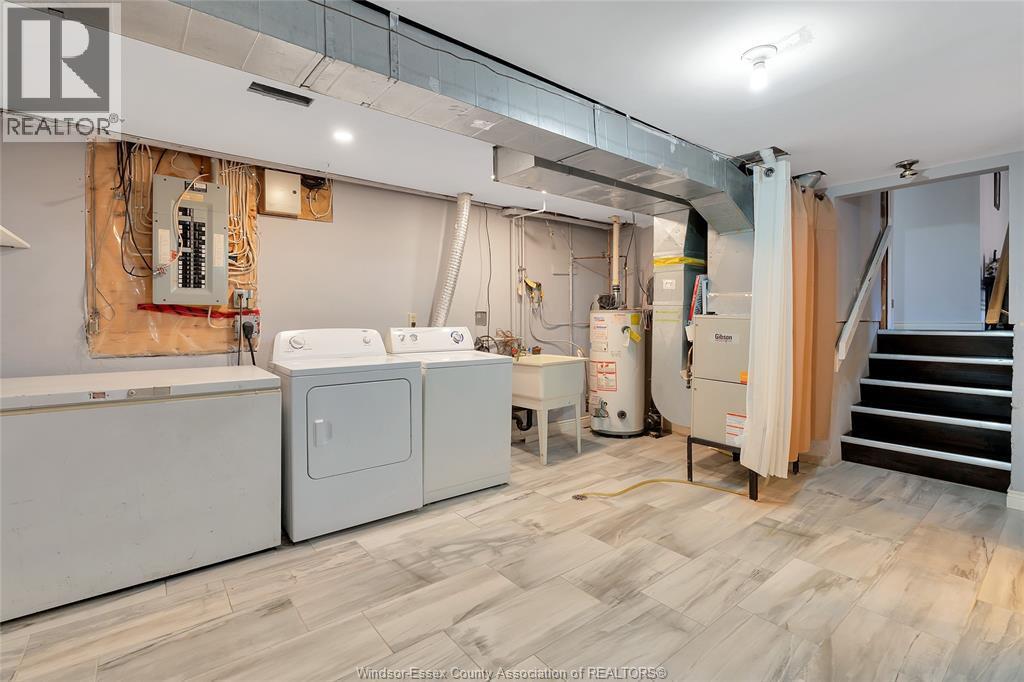 2665 Robert, Windsor, ON - Indoor Photo Showing Laundry Room