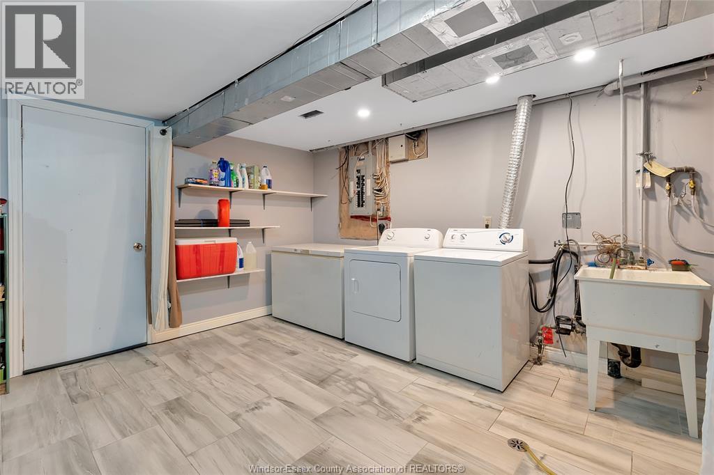 2665 Robert, Windsor, ON - Indoor Photo Showing Laundry Room