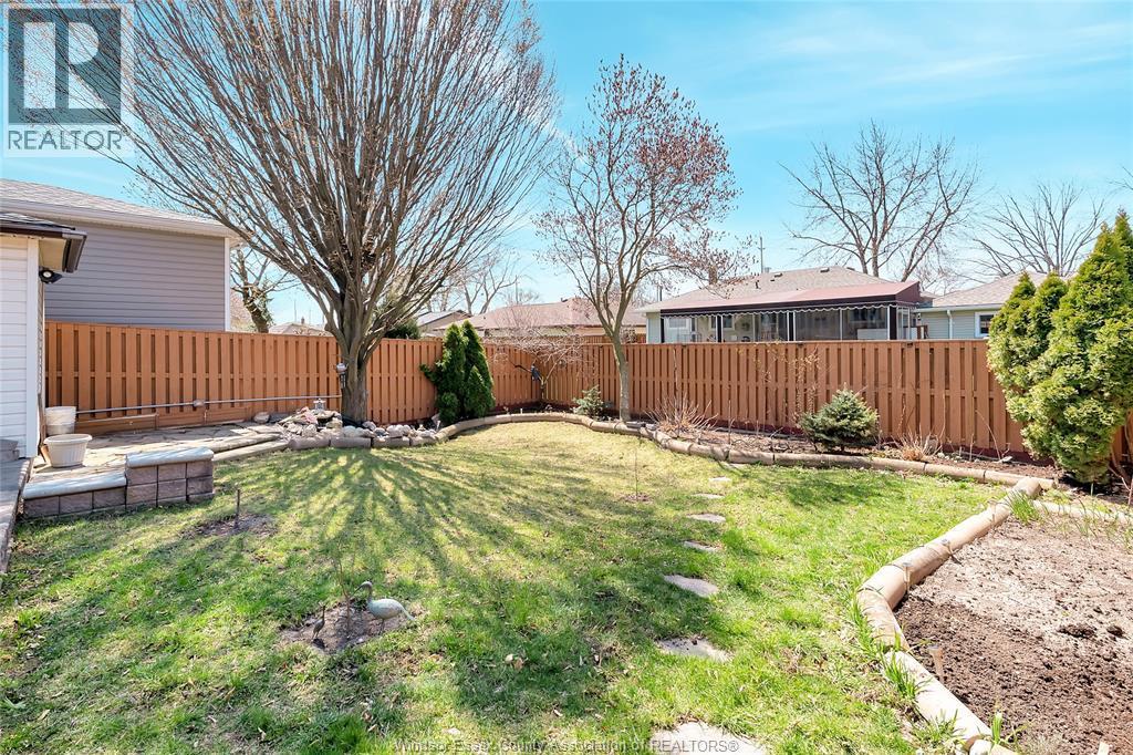 2665 Robert, Windsor, ON - Outdoor