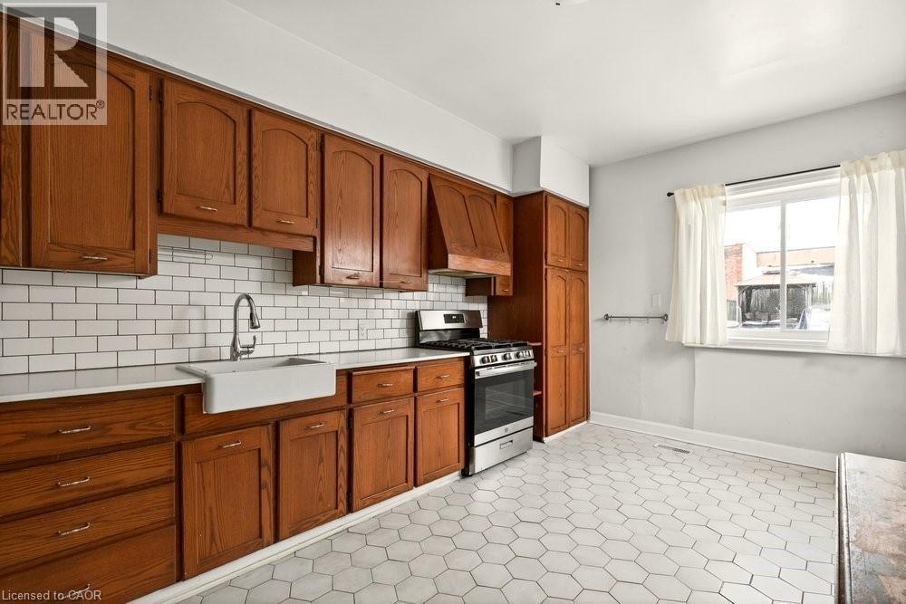 285 Mary Street, Hamilton, ON - Indoor Photo Showing Kitchen