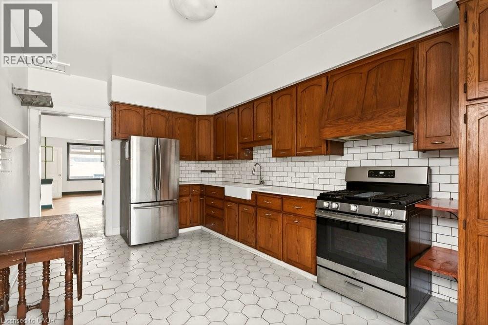 285 Mary Street, Hamilton, ON - Indoor Photo Showing Kitchen