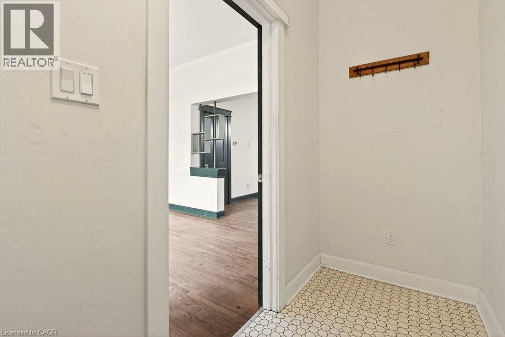 285 Mary Street, Hamilton, ON - Indoor Photo Showing Other Room