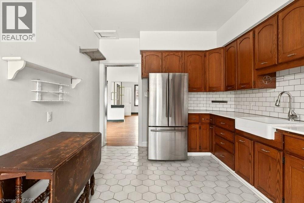 285 Mary Street, Hamilton, ON - Indoor Photo Showing Kitchen